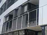 Cadre de support en profilés d'aluminium, garde-corps de balcon en profilés d'acier