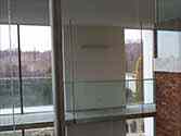mezzanine avec structure de support composée de cadres et tirants en inox