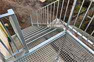 étapes en grillage d'acier, garde-corps en acier