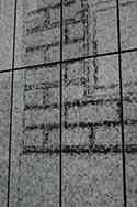 Motif de verre EMALIT appliqué sur la surface du verre de la façade au moyen d'un traitement thermique