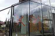 Parois extérieurs de panneaux de verre montées sur les colonnes de profilés en inox